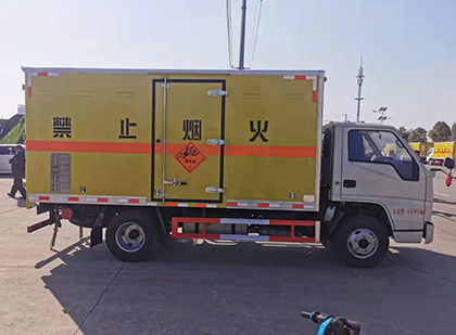 垦利爆破器材运输车